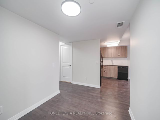 714 - 30 Meadowglen Pl