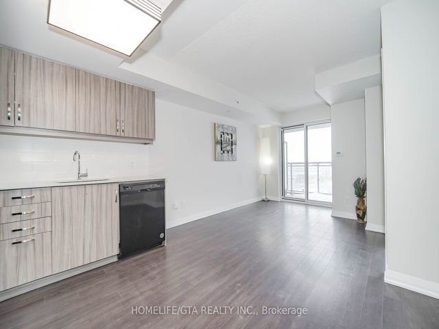 714 - 30 Meadowglen Pl