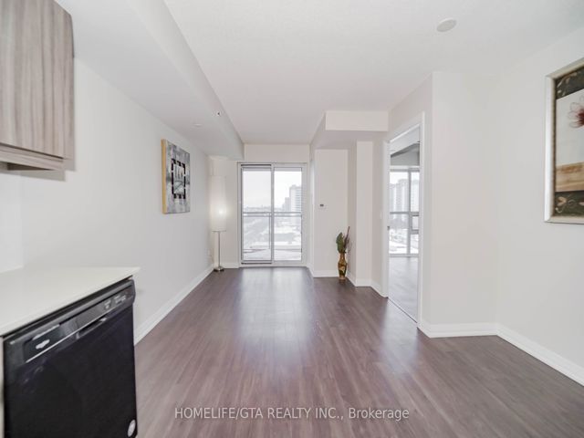 714 - 30 Meadowglen Pl