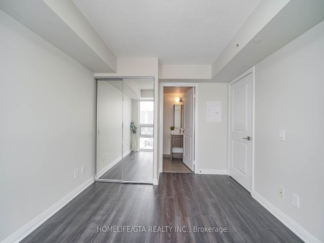 714 - 30 Meadowglen Pl