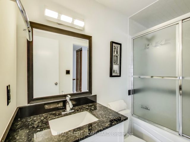 21 - 301 Bridletowne Circ