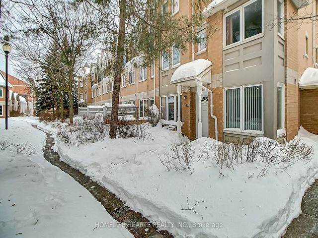 911 - 29 Rosebank Dr S