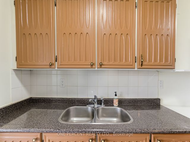 1106 - 2 Glamorgan Ave