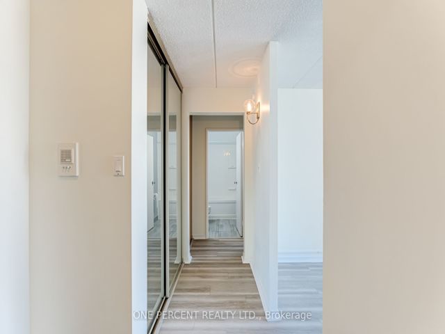 1106 - 2 Glamorgan Ave