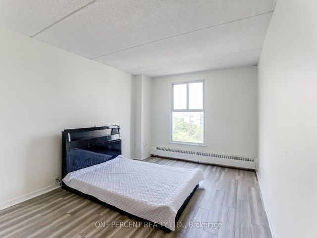 1106 - 2 Glamorgan Ave