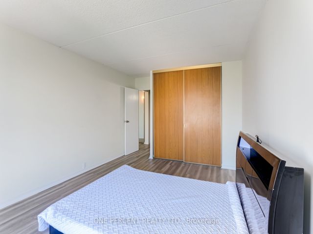 1106 - 2 Glamorgan Ave