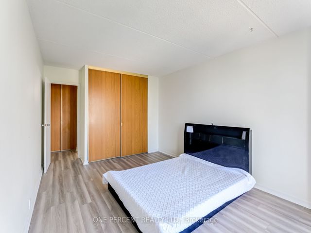 1106 - 2 Glamorgan Ave