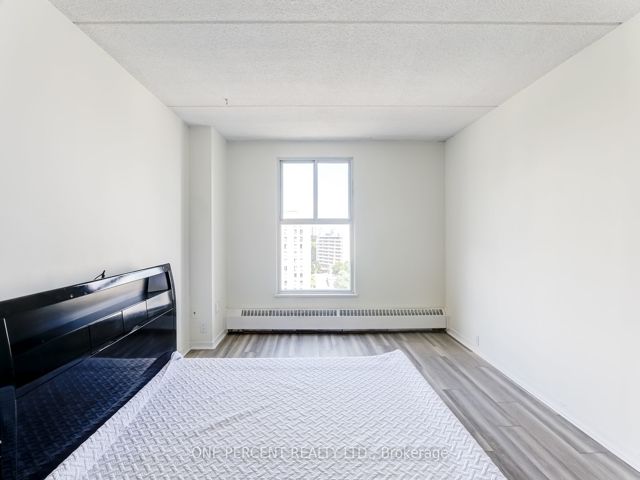 1106 - 2 Glamorgan Ave
