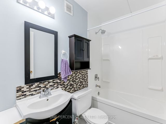 1106 - 2 Glamorgan Ave