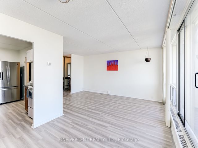 1106 - 2 Glamorgan Ave