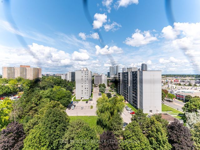 1106 - 2 Glamorgan Ave