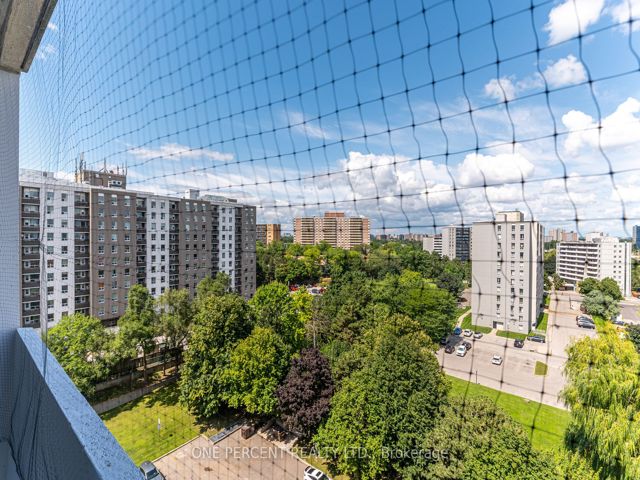 1106 - 2 Glamorgan Ave