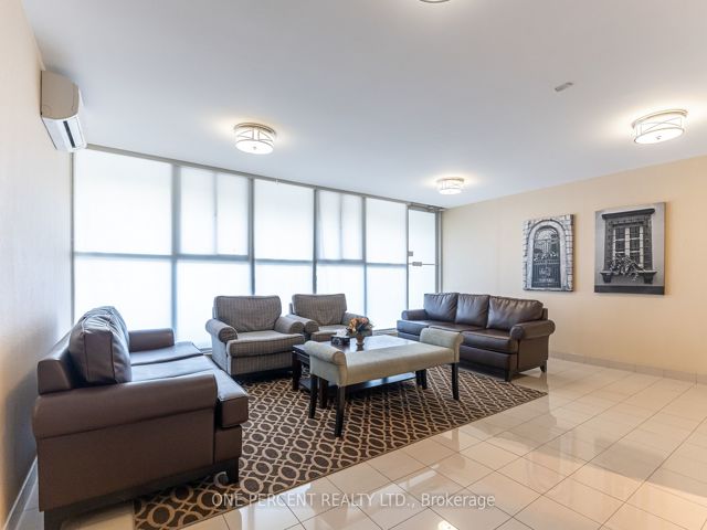1106 - 2 Glamorgan Ave