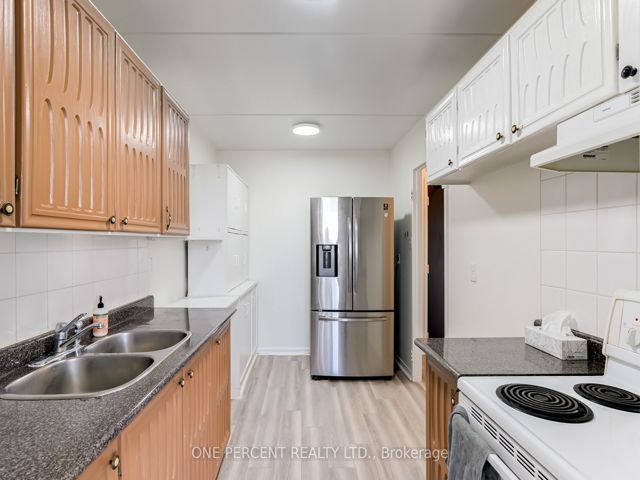 1106 - 2 Glamorgan Ave
