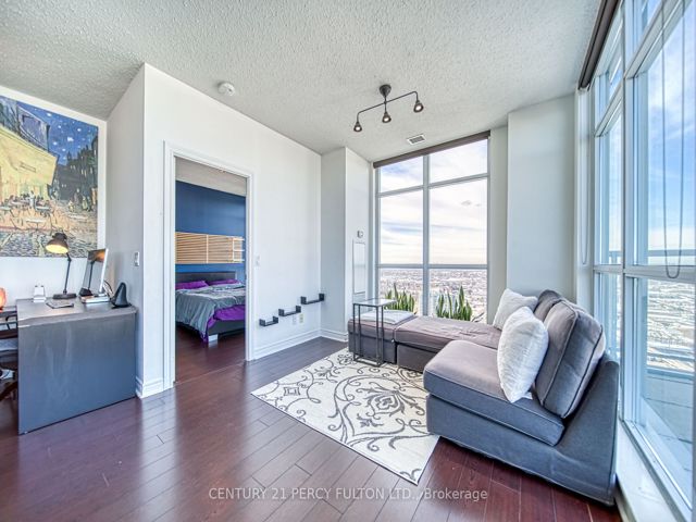 PH3 - 50 Town Centre Crt