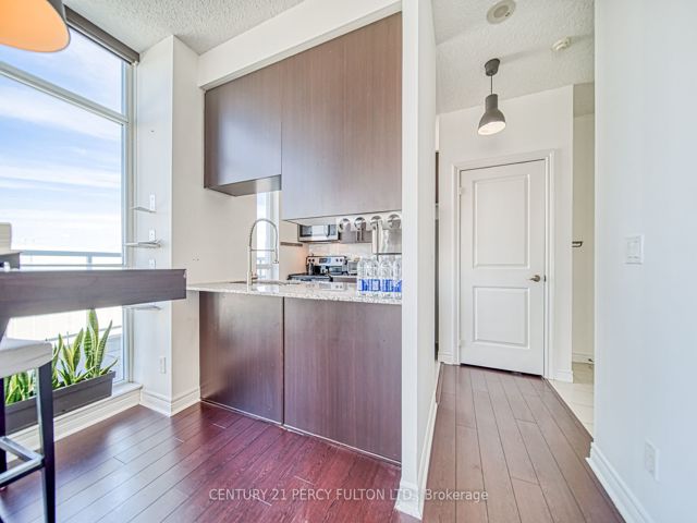 PH3 - 50 Town Centre Crt