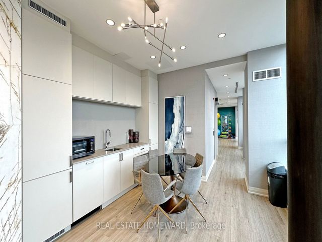 707 - 630 Greenwood Ave
