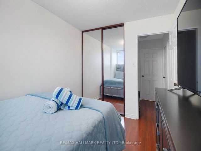 302 - 15 Torrance Rd