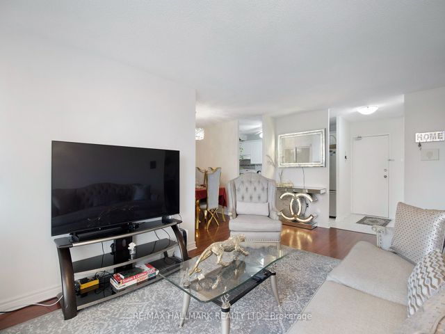302 - 15 Torrance Rd