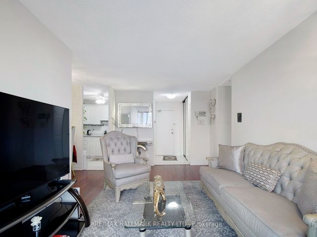 302 - 15 Torrance Rd