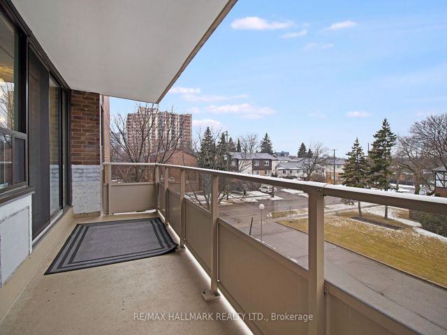 302 - 15 Torrance Rd