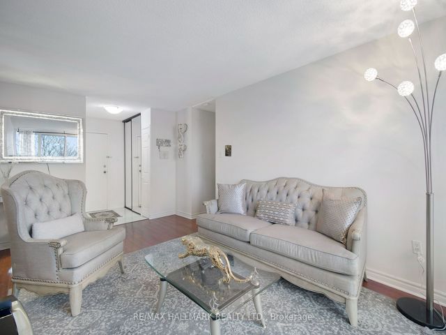 302 - 15 Torrance Rd