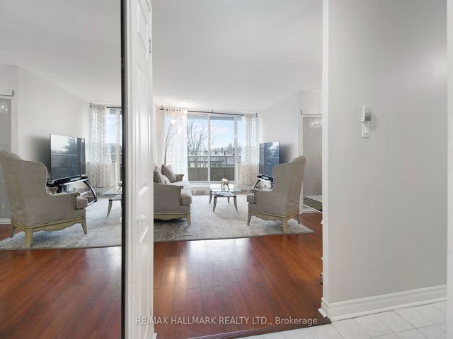 302 - 15 Torrance Rd