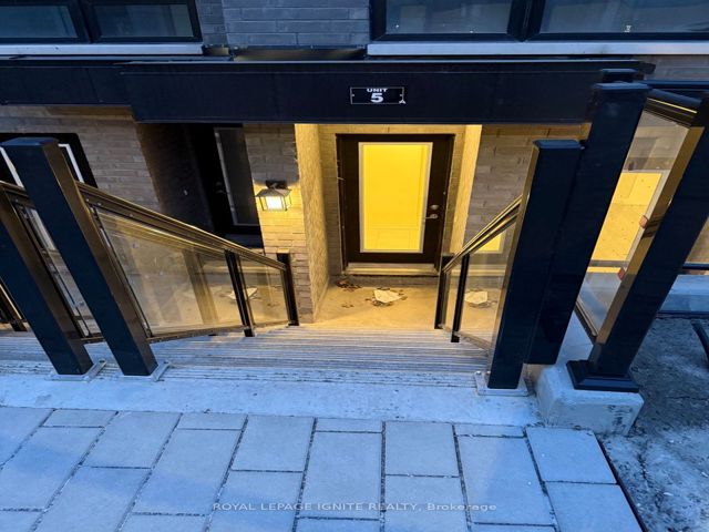 5 - 165 Tapscott Rd