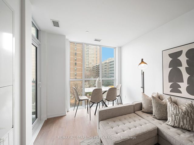 408 - 286 Main St