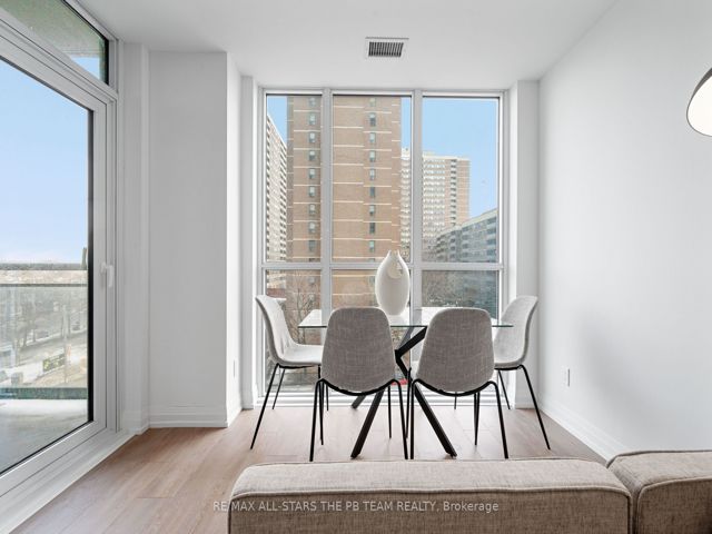 408 - 286 Main St