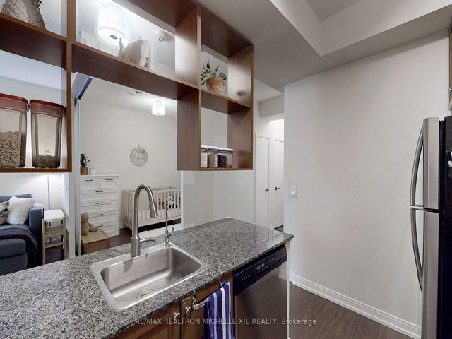 106 - 151 Village Green Sq