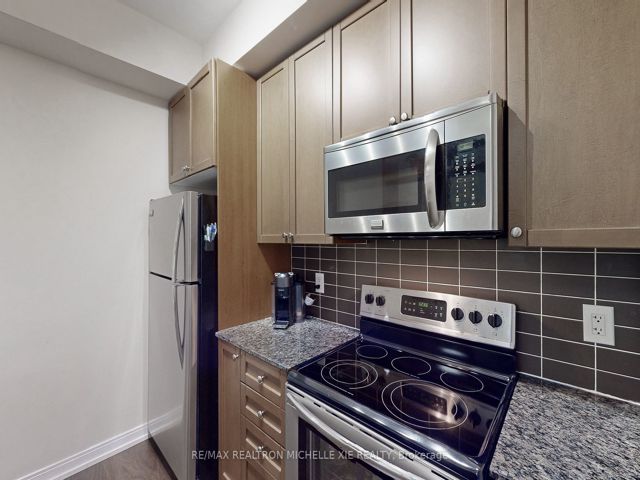 106 - 151 Village Green Sq