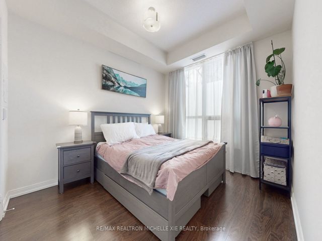 106 - 151 Village Green Sq