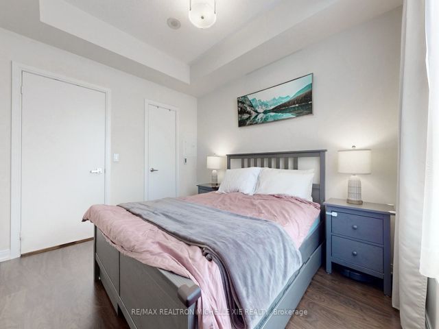 106 - 151 Village Green Sq