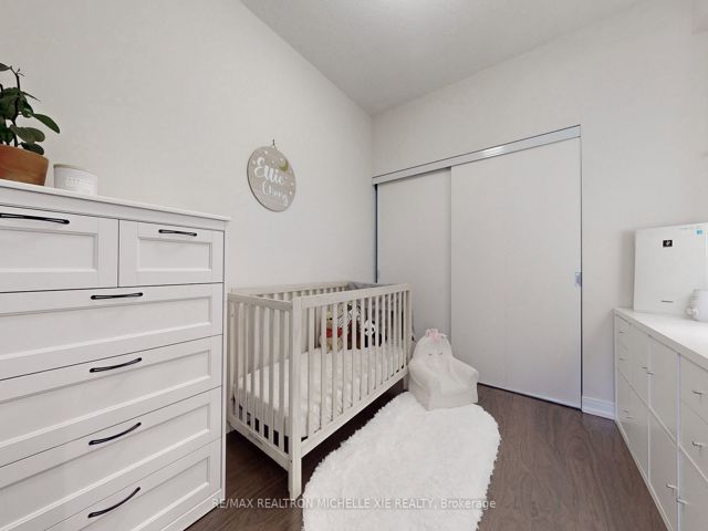 106 - 151 Village Green Sq
