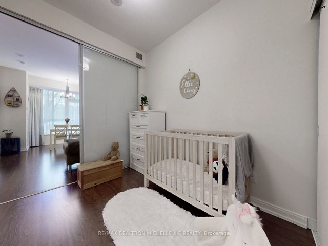 106 - 151 Village Green Sq