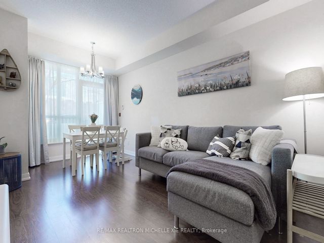 106 - 151 Village Green Sq