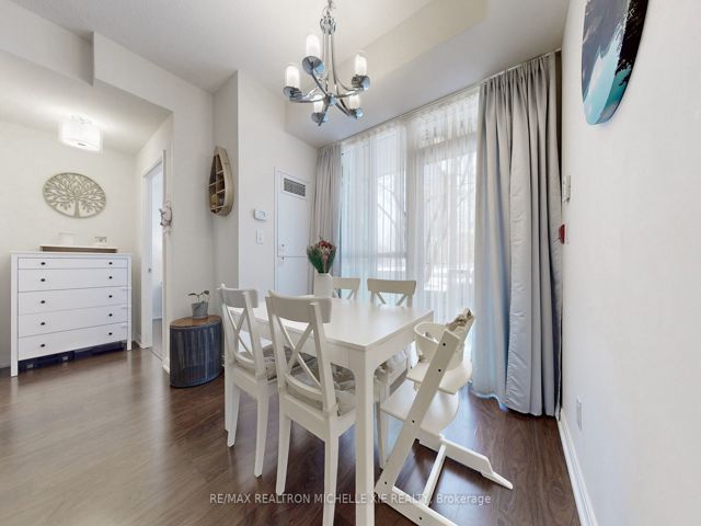 106 - 151 Village Green Sq