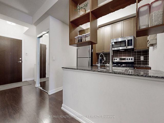 106 - 151 Village Green Sq