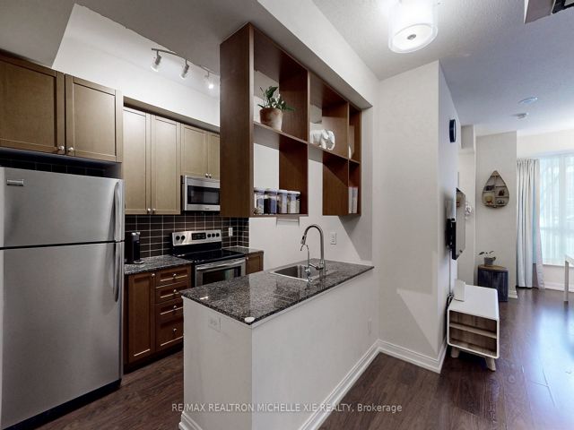 106 - 151 Village Green Sq