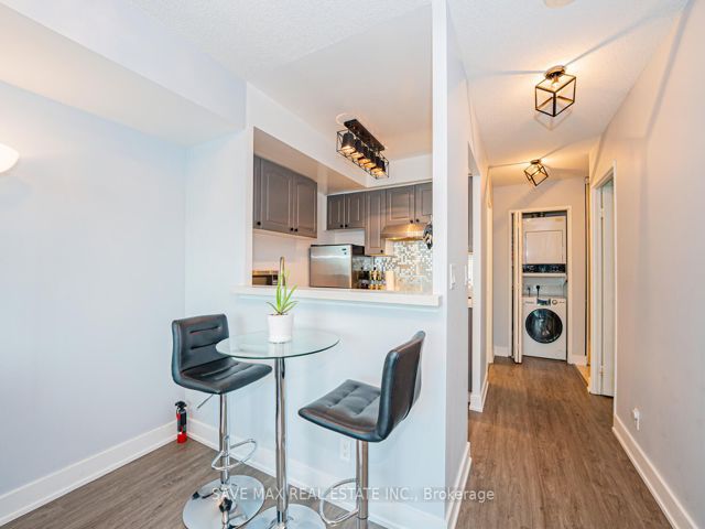 816 - 8 Lee Centre Dr