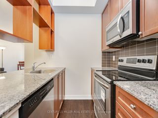 216 - 181 Village Green Sq