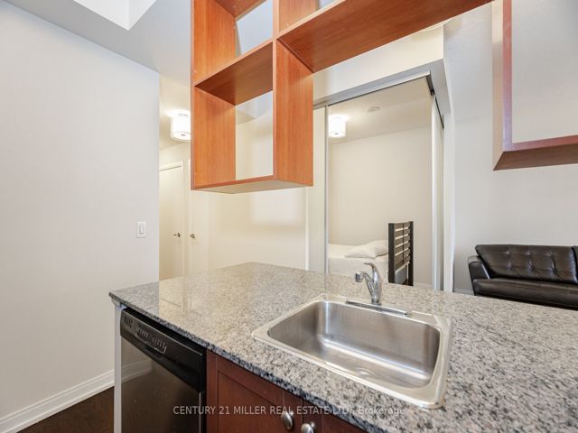 216 - 181 Village Green Sq