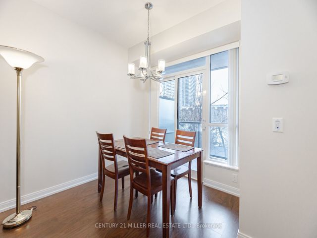 216 - 181 Village Green Sq
