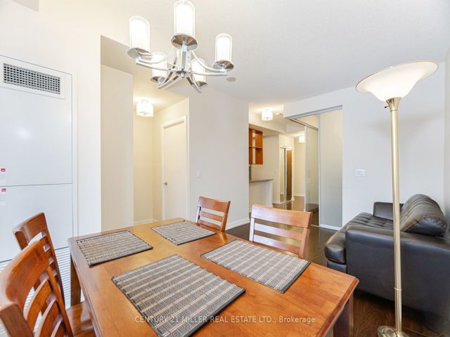 216 - 181 Village Green Sq