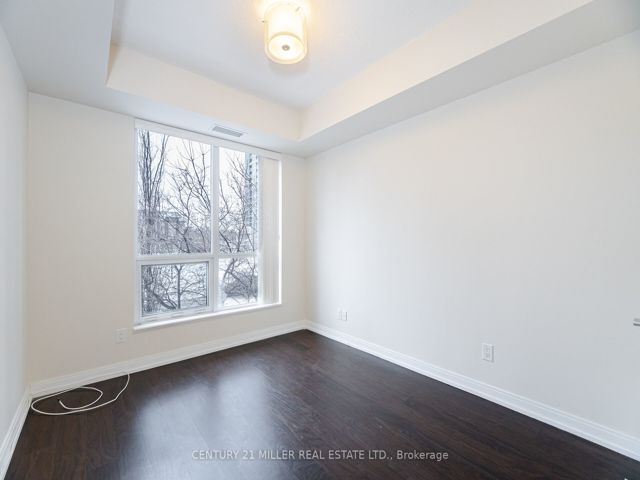 216 - 181 Village Green Sq