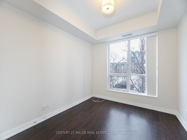 216 - 181 Village Green Sq