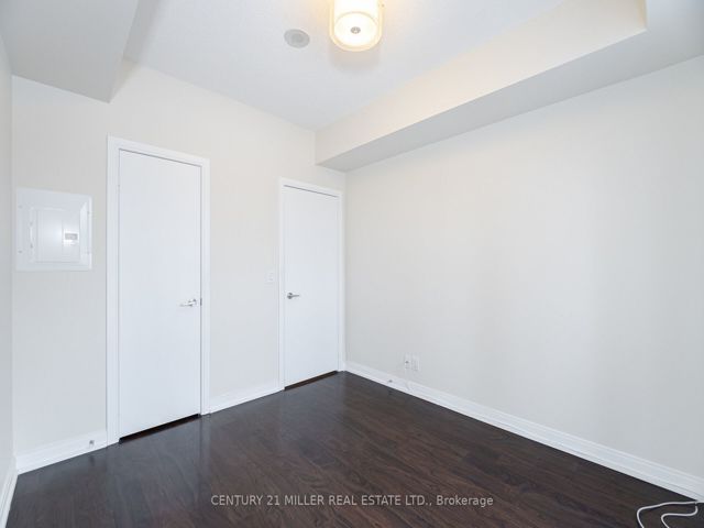 216 - 181 Village Green Sq