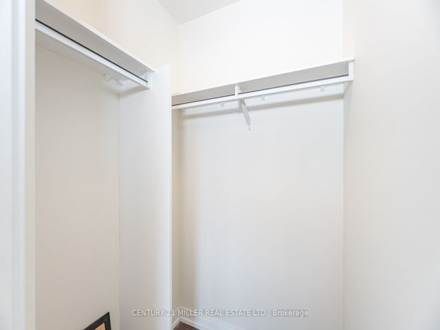 216 - 181 Village Green Sq
