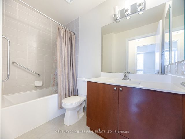 216 - 181 Village Green Sq